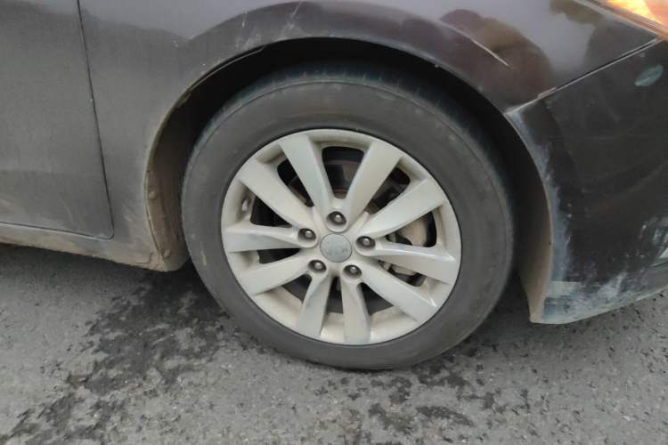 Used Kia K3 2013 1.6L Manual GLS Right Front Wheel Hub