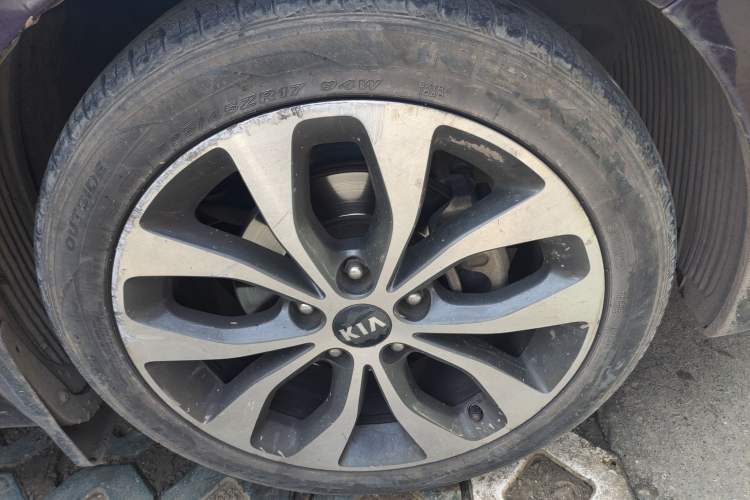Used Kia K3 2013 1.6L Automatic GLS Right Front Wheel Hub