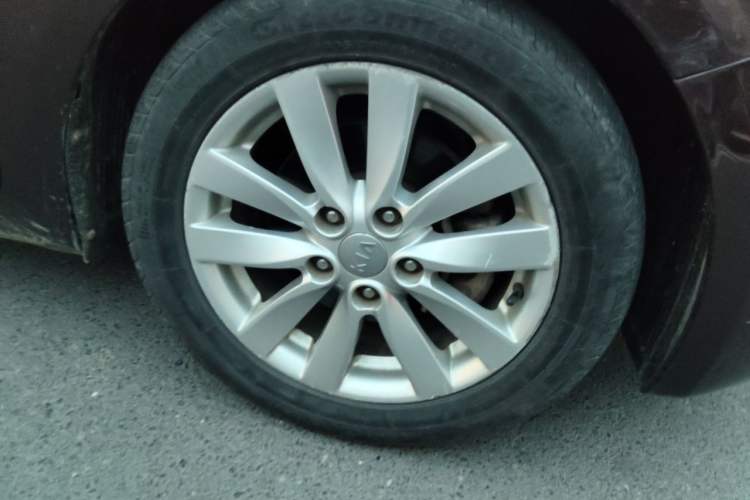 Used Kia K3 2013 1.6L Manual GLS Right Front Wheel Hub