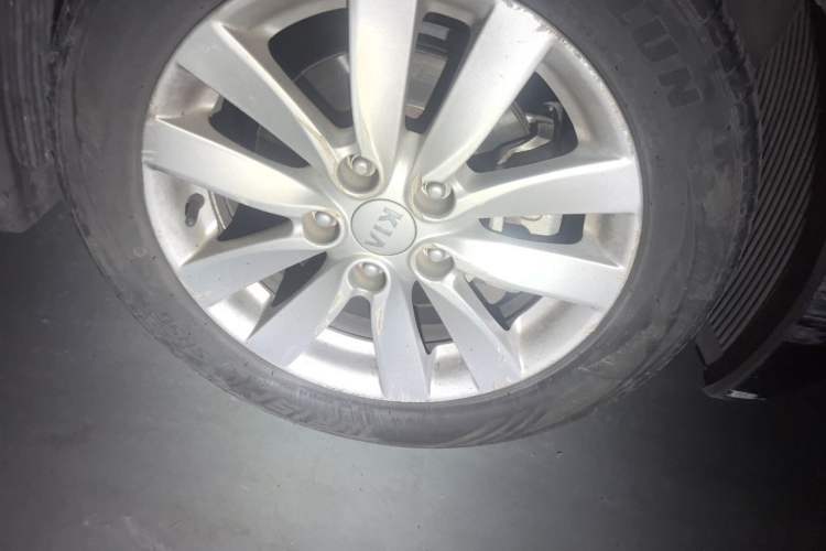 Used Kia K3 2013 1.6L Automatic GLS Right Front Wheel Hub