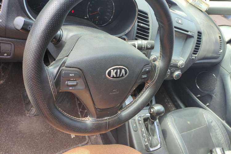Used Kia K3 2013 1.6L Automatic GLS Steering Wheel