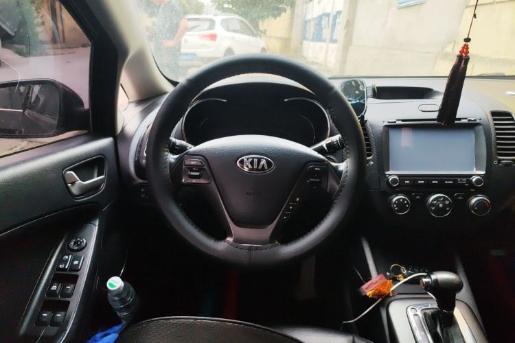Used Kia K3 2013 1.6L Automatic GLS Steering Wheel