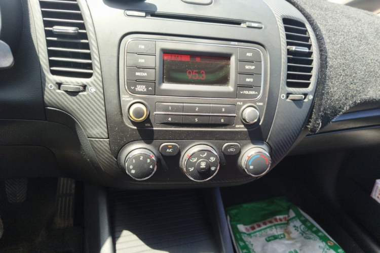 Used Kia K3 2013 1.6L Manual GLS Audio And AC Panel