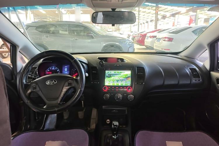 Used Kia K3 2013 1.6L Manual GLS Center Console