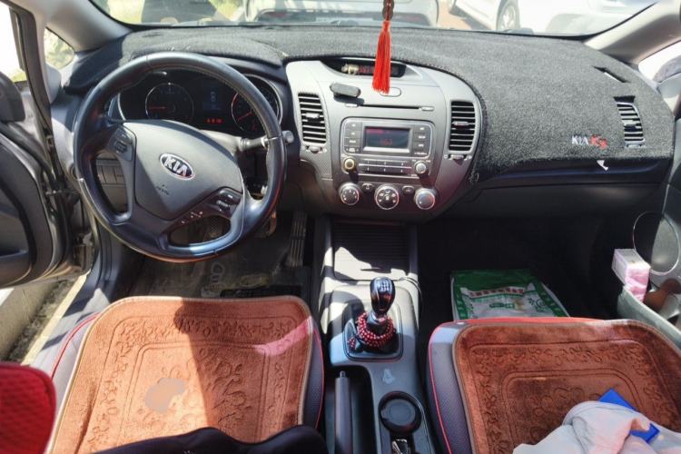 Used Kia K3 2013 1.6L Manual GLS Center Console