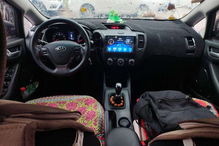 Used Kia K3 2013 1.6L Manual GLS Center Console