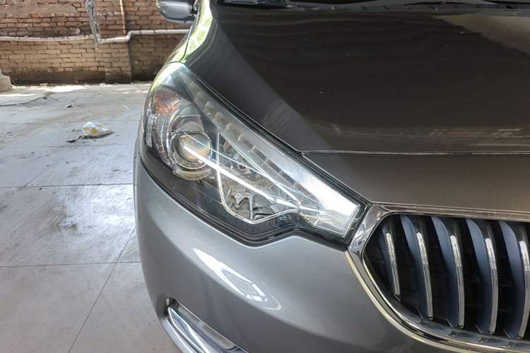 Used Kia K3 2013 1.6L Manual GLS Right Front Headlight