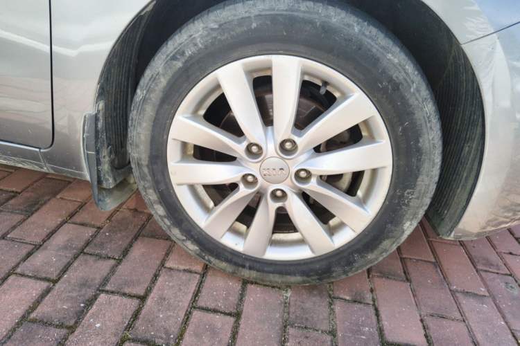 Used Kia K3 2013 1.6L Manual GLS Right Front Wheel Hub