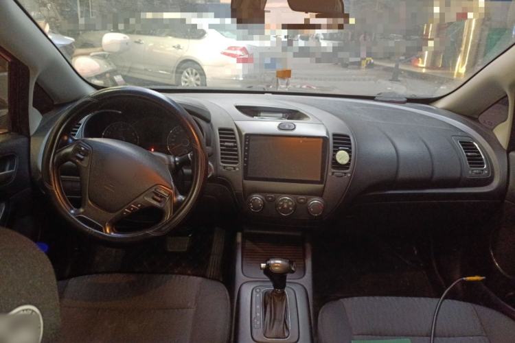 Used Kia K3 2013 1.6L Automatic GLS Center Console