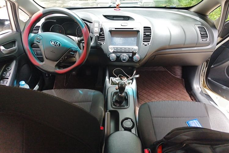 Used Kia K3 2013 1.6L Manual GL Center Console