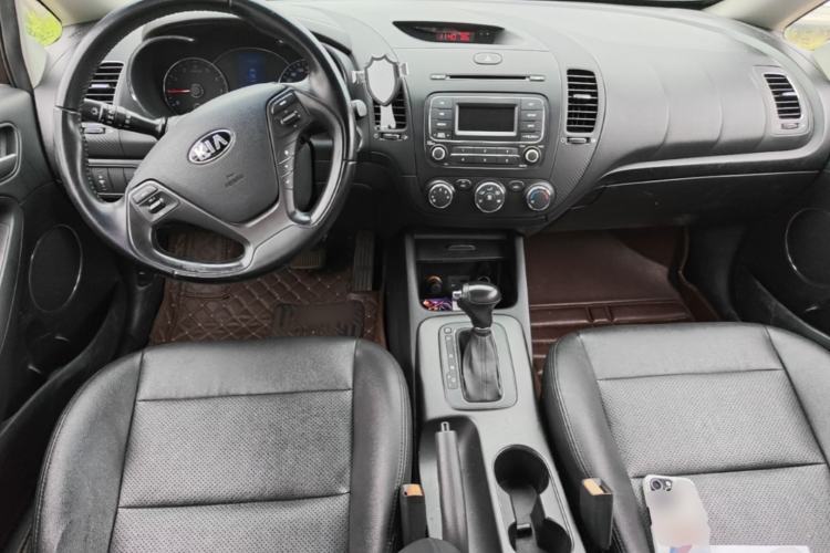 Used Kia K3 2013 1.6L Automatic DLX Center Console