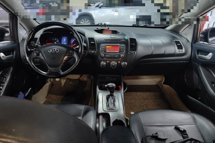 Used Kia K3 2013 1.6L Automatic GLS Center Console