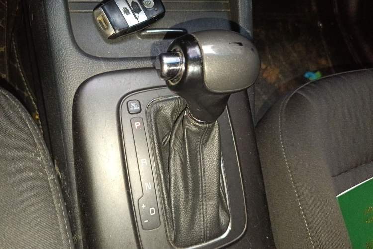 Used Kia K3 2013 1.6L Automatic GLS Gear Lever
