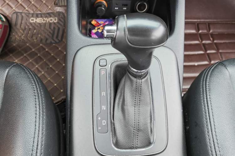 Used Kia K3 2013 1.6L Automatic DLX Gear Lever