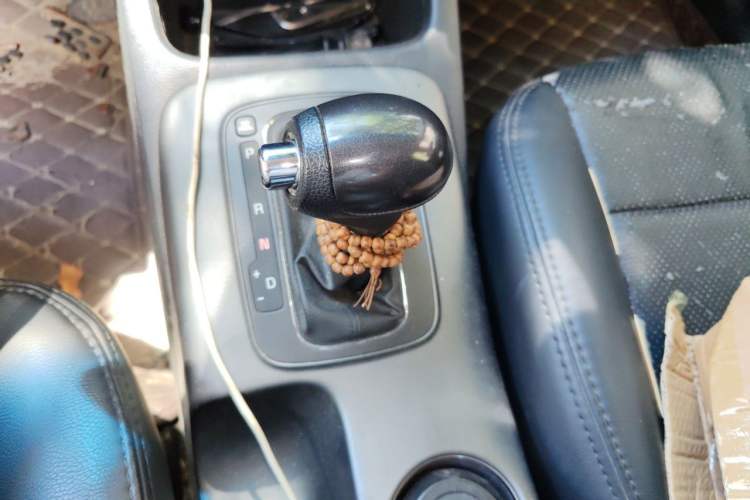 Used Kia K3 2013 1.6L Automatic GL Gear Lever