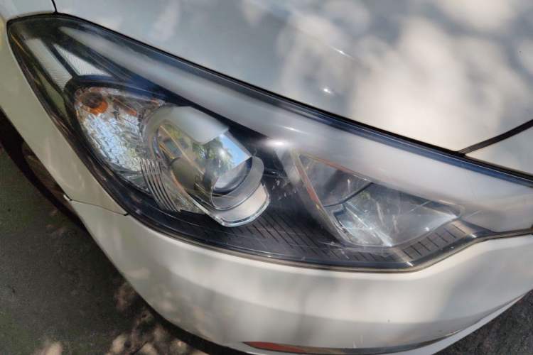 Used Kia K3 2013 1.6L Automatic GL Right Front Headlight