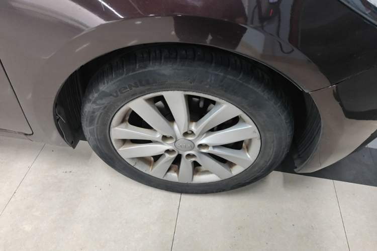 Used Kia K3 2013 1.6L Automatic GLS Right Front Wheel Hub