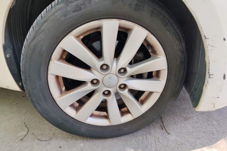 Used Kia K3 2013 1.6L Automatic GL Right Front Wheel Hub