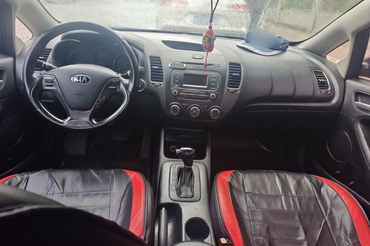 Used Kia K3 2013 1.6L Automatic GLS Center Console