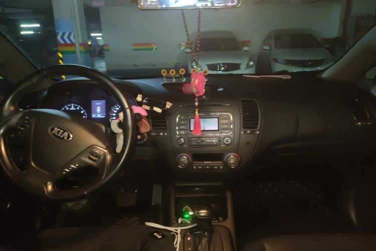 Used Kia K3 2013 1.6L Automatic DLX Center Console
