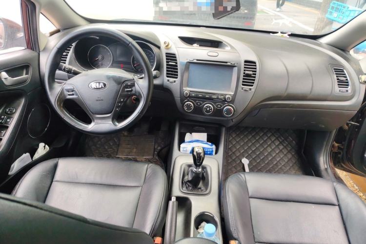 Used Kia K3 2013 1.6L Manual GLS Center Console