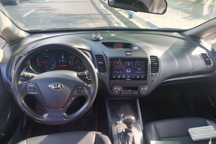 Used Kia K3 2013 1.6L Automatic DLX Center Console