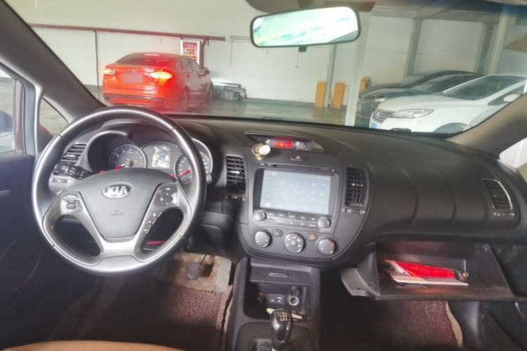 Used Kia K3 2013 1.6L Manual GLS Center Console