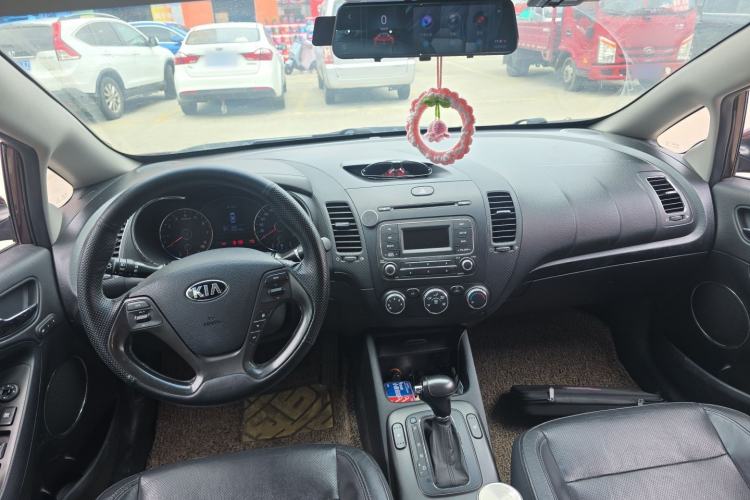 Used Kia K3 2013 1.6L Automatic GLS Center Console