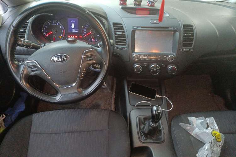Used Kia K3 2013 1.6L Manual GLS Center Console