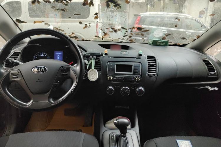 Used Kia K3 2013 1.6L Automatic GL Center Console