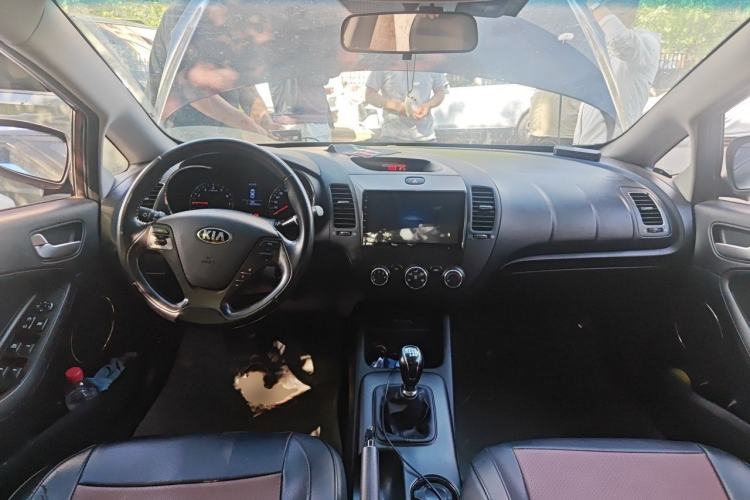 Used Kia K3 2013 1.6L Manual GLS Center Console