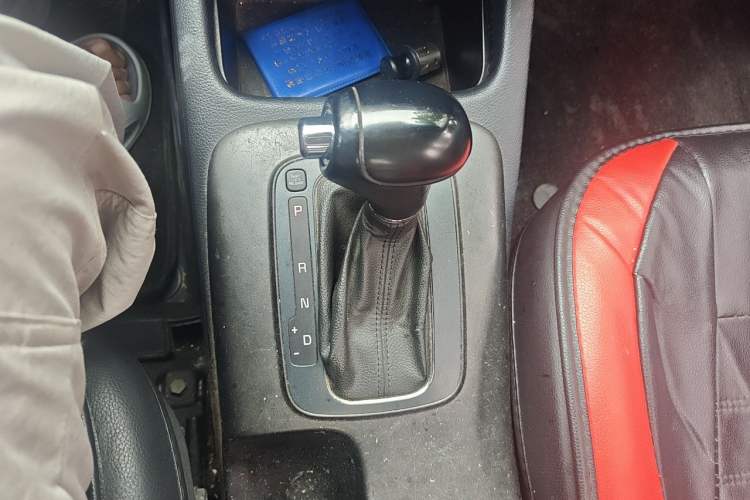 Used Kia K3 2013 1.6L Automatic GLS Gear Lever