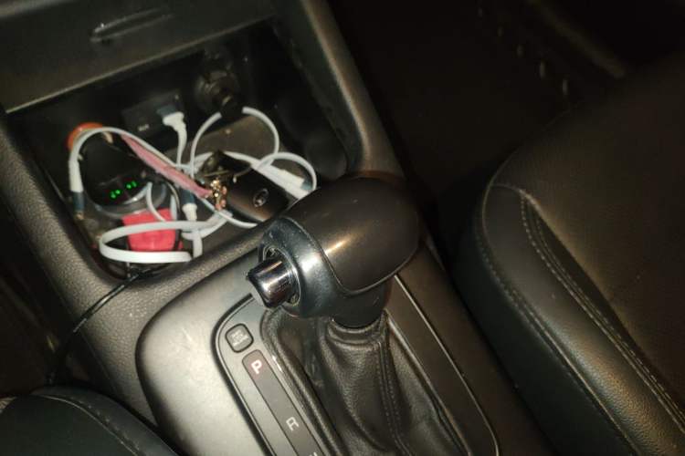 Used Kia K3 2013 1.6L Automatic DLX Gear Lever