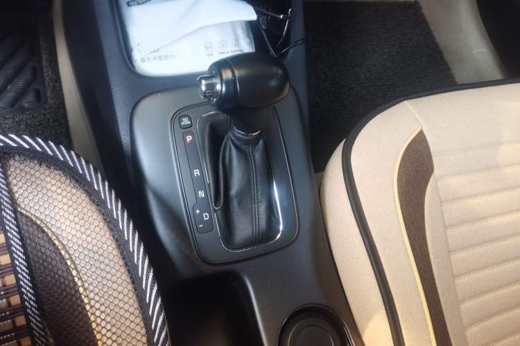 Used Kia K3 2013 1.6L Automatic GLS Gear Lever