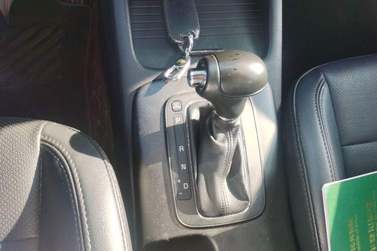 Used Kia K3 2013 1.6L Automatic DLX Gear Lever