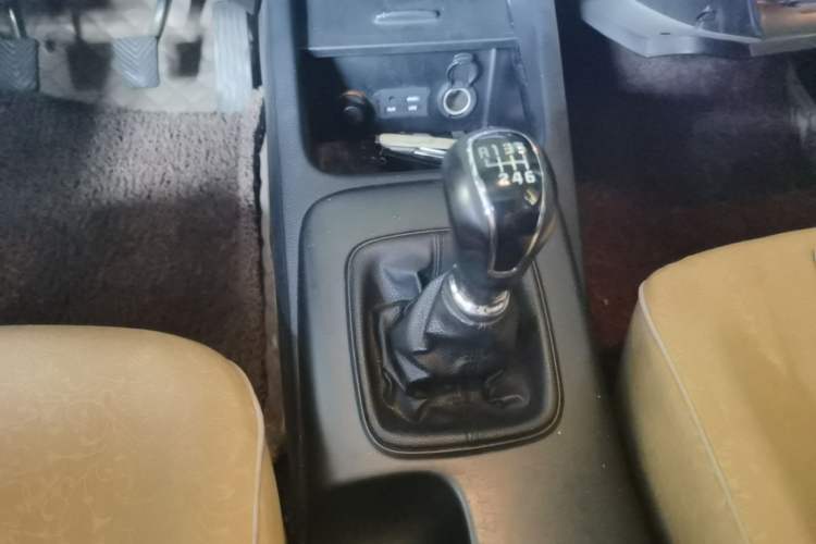 Used Kia K3 2013 1.6L Manual GLS Gear Lever