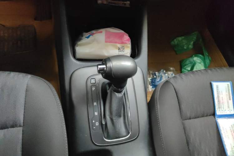 Used Kia K3 2013 1.6L Automatic GL Gear Lever