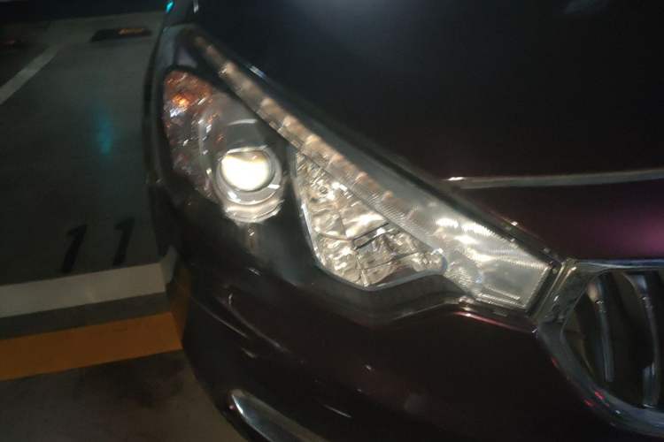 Used Kia K3 2013 1.6L Automatic DLX Right Front Headlight