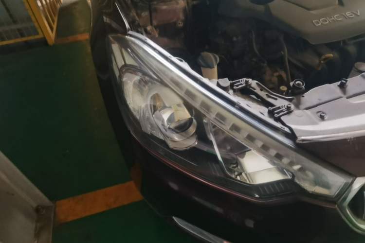 Used Kia K3 2013 1.6L Manual GLS Right Front Headlight