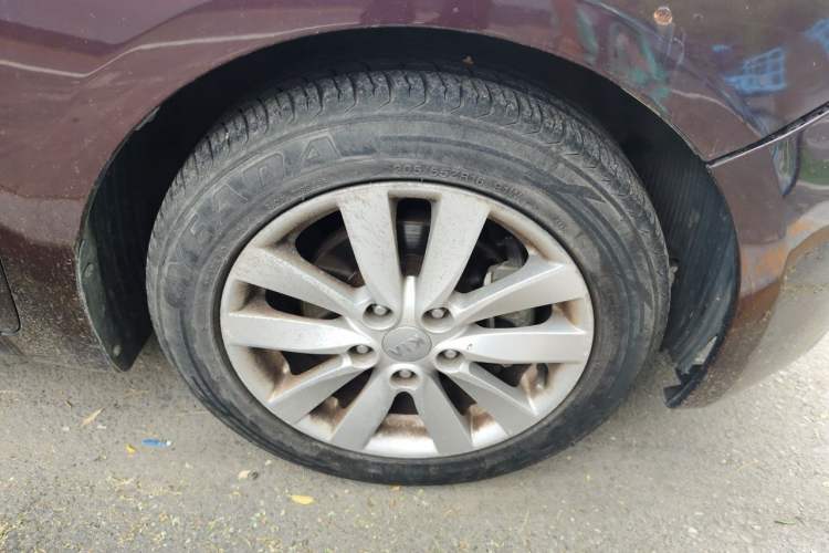 Used Kia K3 2013 1.6L Manual GLS Right Front Wheel Hub