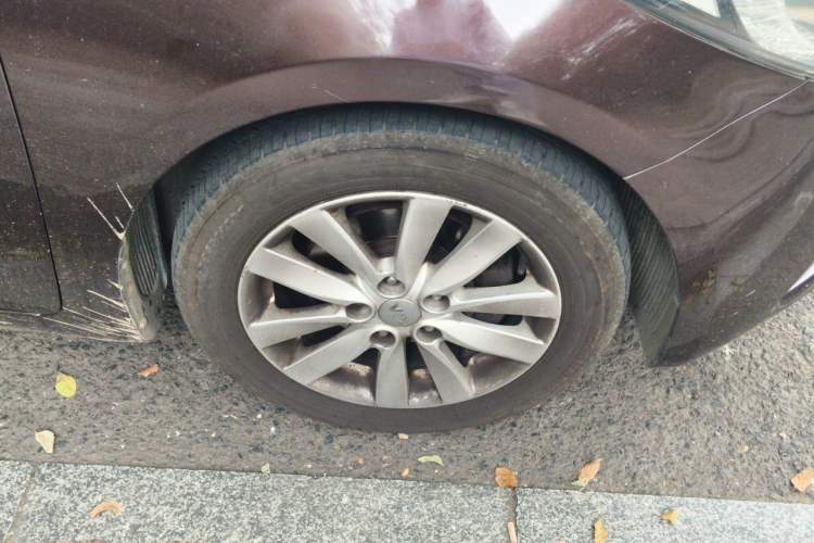Used Kia K3 2013 1.6L Automatic GL Right Front Wheel Hub