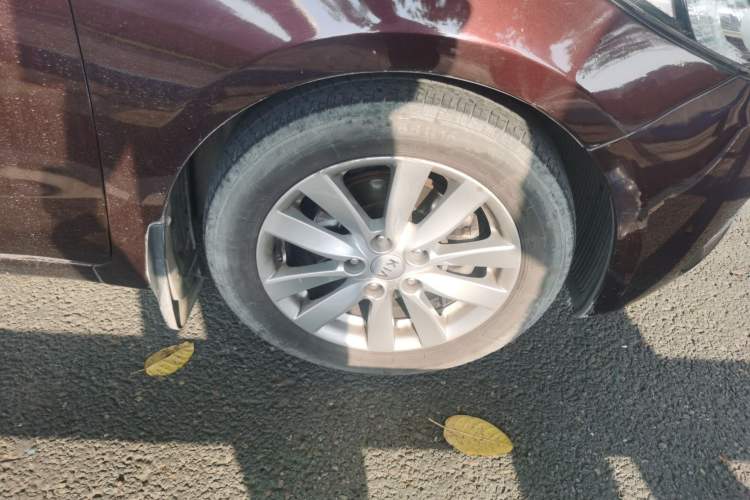 Used Kia K3 2013 1.6L Automatic DLX Right Front Wheel Hub