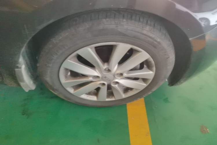 Used Kia K3 2013 1.6L Manual GLS Right Front Wheel Hub