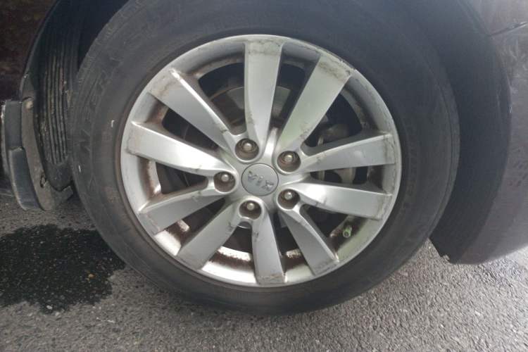Used Kia K3 2013 1.6L Manual GLS Right Front Wheel Hub