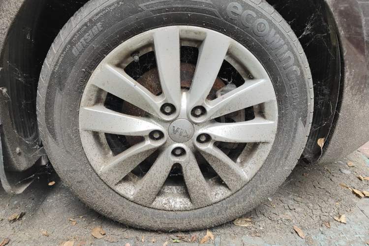 Used Kia K3 2013 1.6L Automatic GL Right Front Wheel Hub
