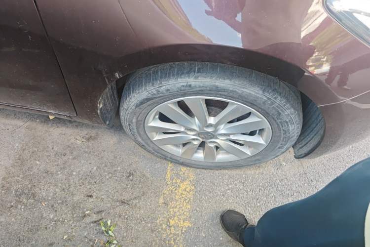 Used Kia K3 2013 1.6L Manual GLS Right Front Wheel Hub