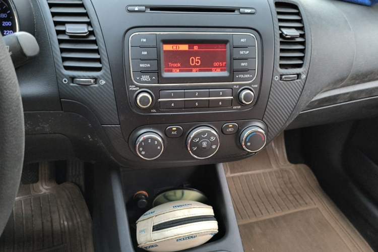 Used Kia K3 2013 1.6L Manual GL Audio And AC Panel