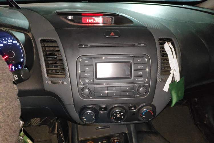 Used Kia K3 2013 1.6L Manual GLS Audio And AC Panel