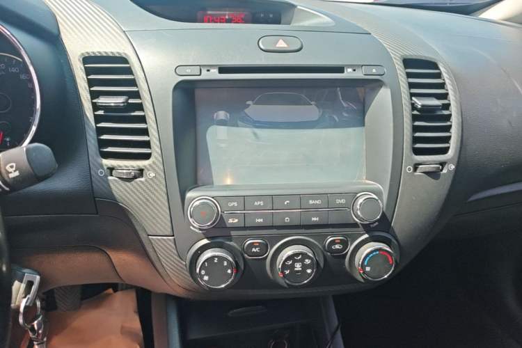 Used Kia K3 2013 1.6L Manual GLS Audio And AC Panel