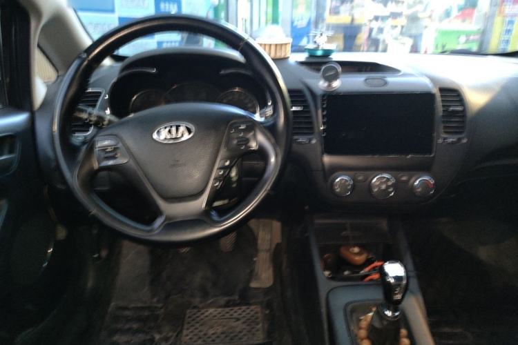Used Kia K3 2013 1.6L Manual GLS Center Console